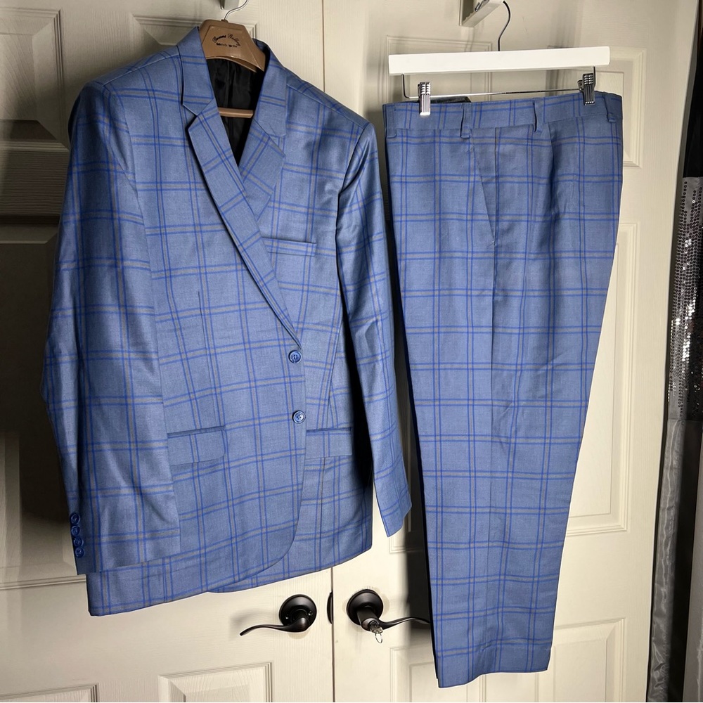 Men’s brand new suit in blue 44R